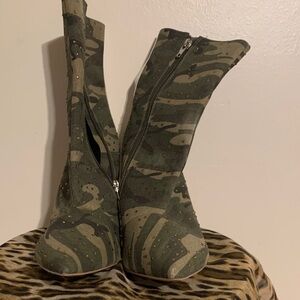Steve Madden Green Camouflage Heeled Boots